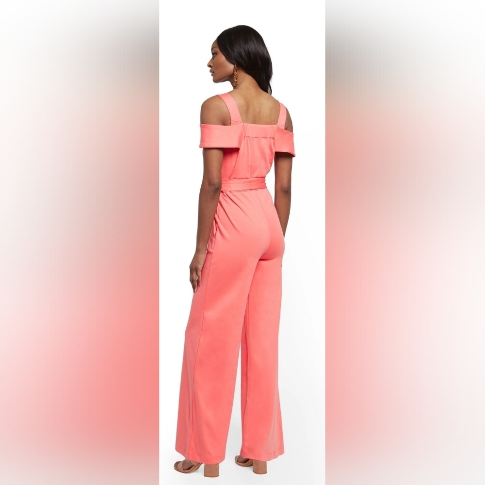 NWT New York & Company NYC Cold-Shoulder Jumpsuit Size Medium - Picture 2 of 6